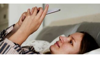 Uykudan Önce Telefon Kullanmak Zihni Nasıl Etkiler?